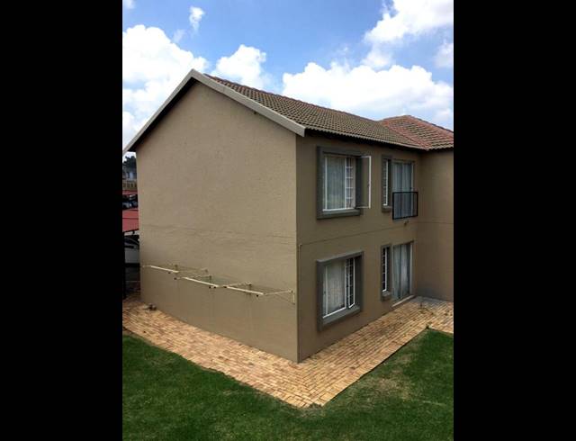 2 BEDROOM APARTMENT FOR SALE IN WILGEHEUWEL